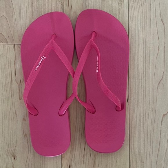 Bright Pink Ipanema Size USA 6 (36) - Picture 1 of 1